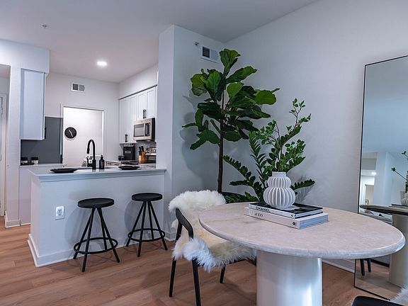 5th image of 1221 S Congress Ave #732