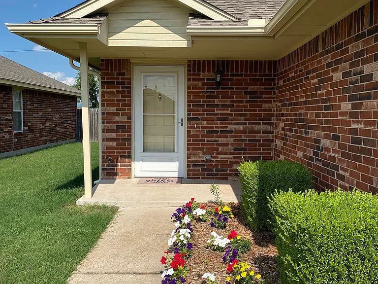 3610 Ellis Ave — Photo 2