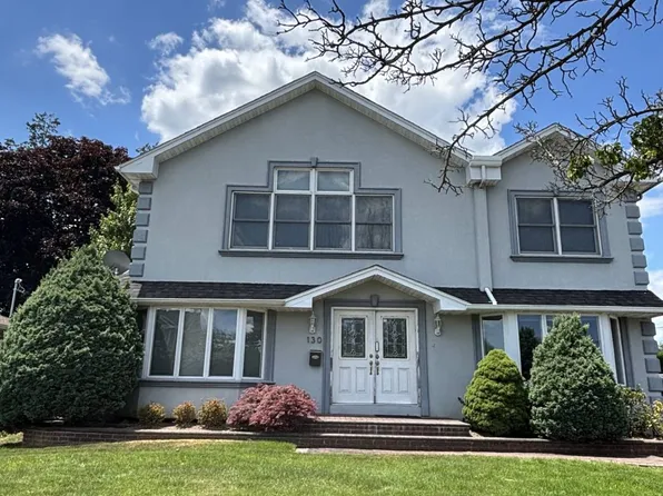 130 Ketchams Rd, Syosset, NY 11791