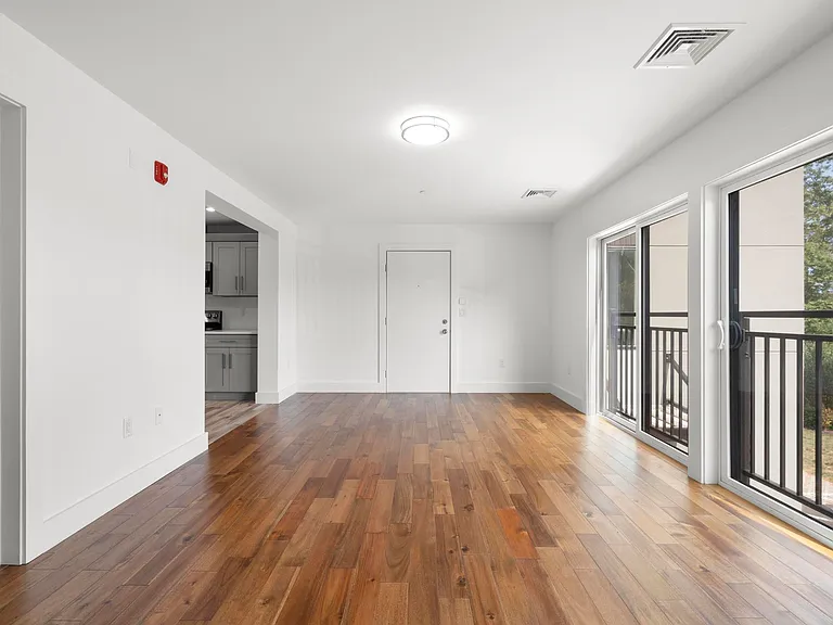 245 E Main St #2 — Photo 8