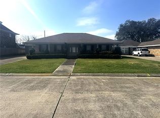 624 Adee Ln, Gretna, LA 70056