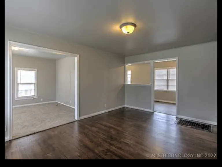 925 E Thompson Ave — Photo 5
