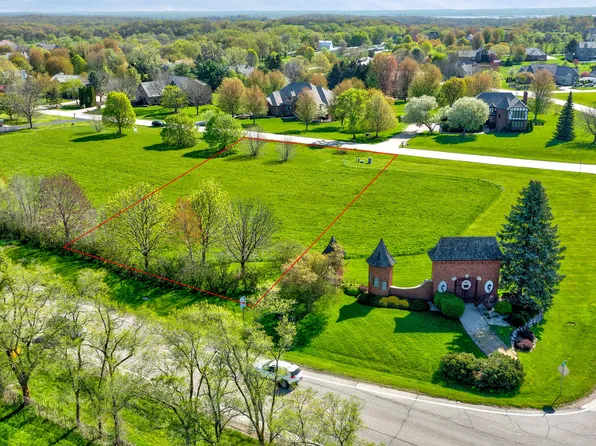 8501 Country Shire Ln, Spring Grove, IL 60081