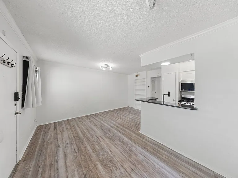 2401 Manor Rd #123 — Photo 8