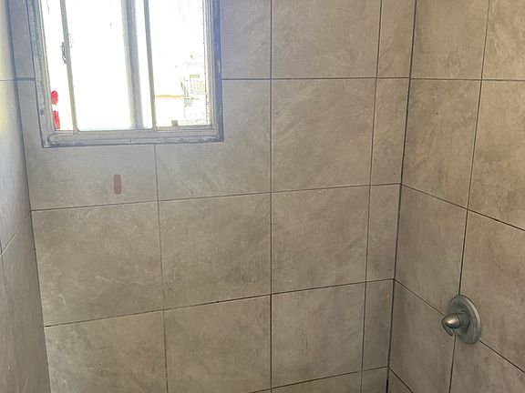 4th image of 560 Gladys Ave #36b291514