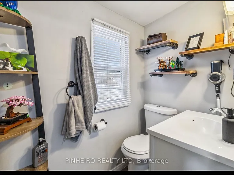 66 Cliftonvale Ave — Photo 4