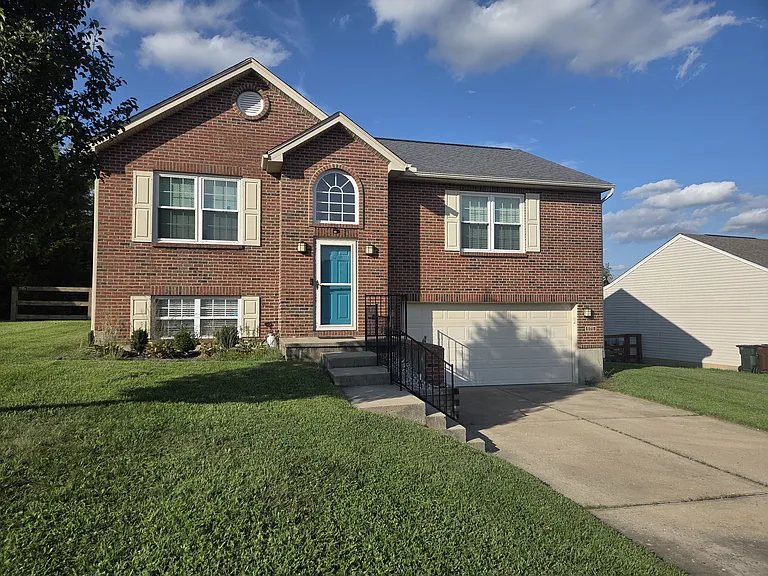 575 Rosebud Cir — Photo 1