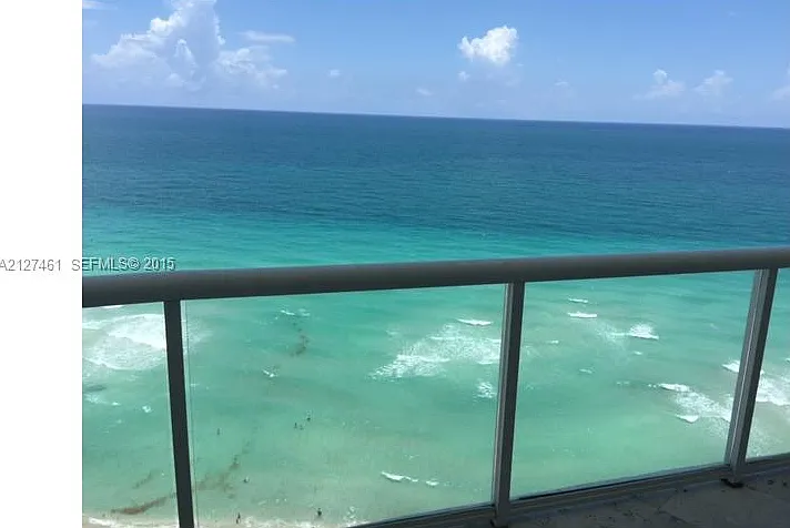 18671 Collins Ave — Photo 2