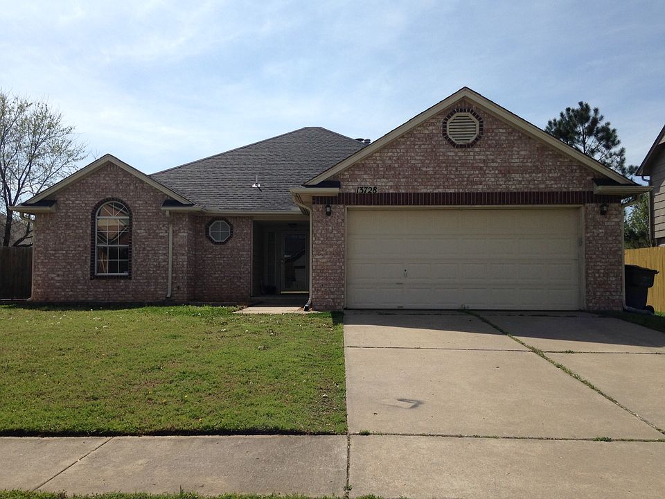 2nd image of 13728 S Oak Pl E