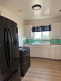 727 Pleasanton Pl — Photo 7