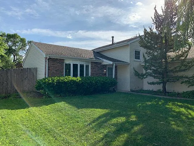 807 Sunset Dr photo 1