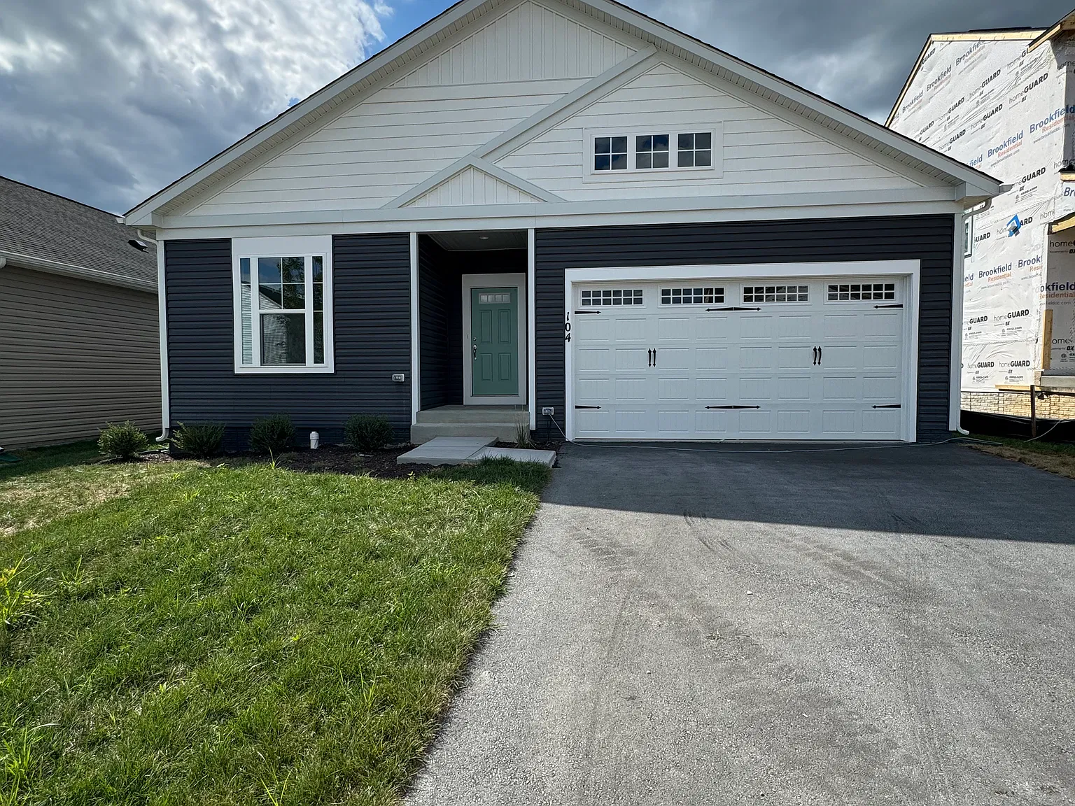 3 bed, 2109 sqft, $2,995 — Photo 2