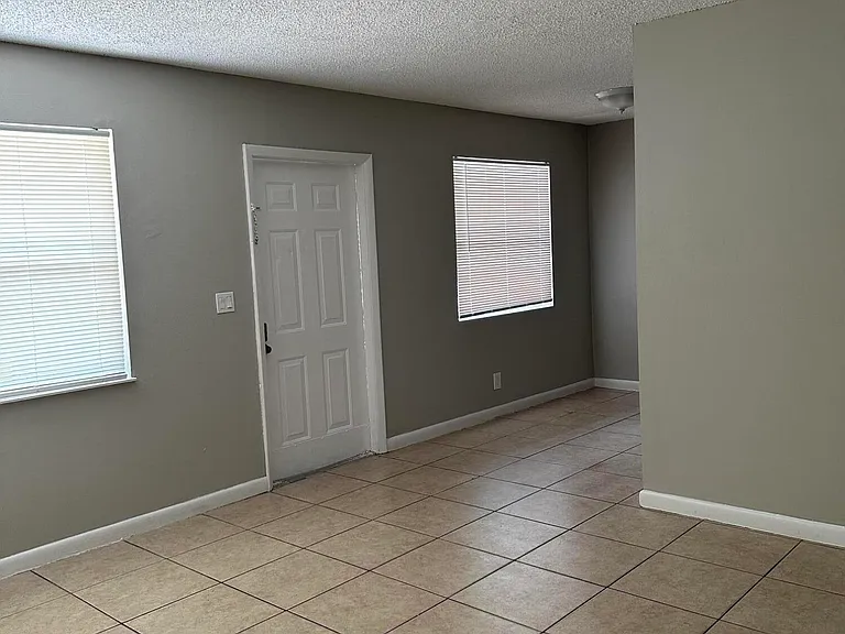 4833 Serafica Dr — Photo 4