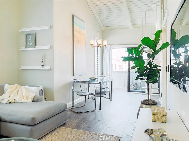 707 1/2 Heliotrope Ave — Photo 3