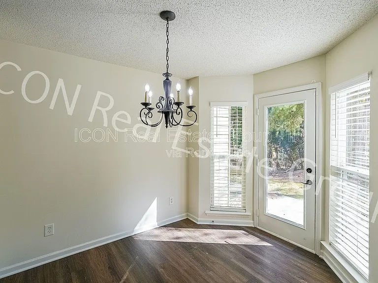 467 Colonial Walk — Photo 12