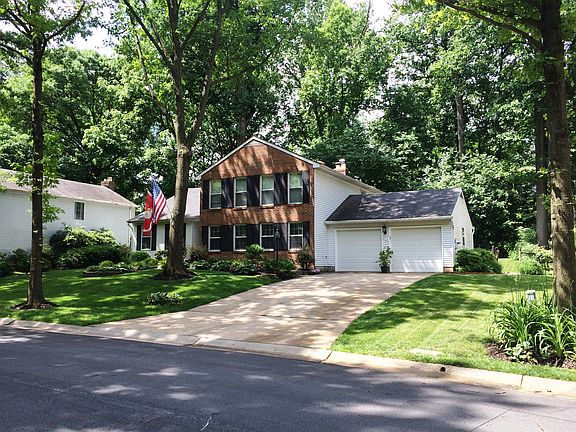 Large Driveway-Fits 4 Cars
