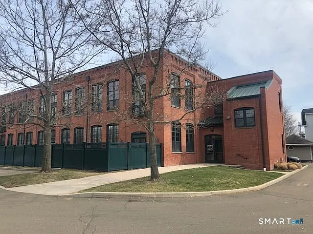 1 Indian Neck Ave #13 — Photo 1