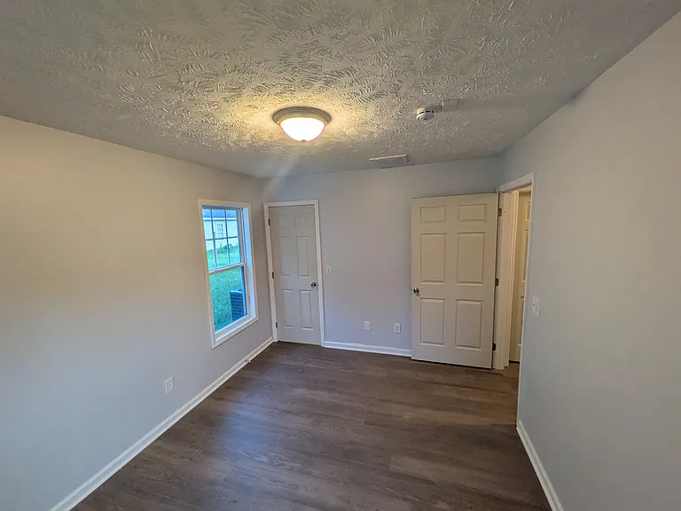 549 Stevens St — Photo 6