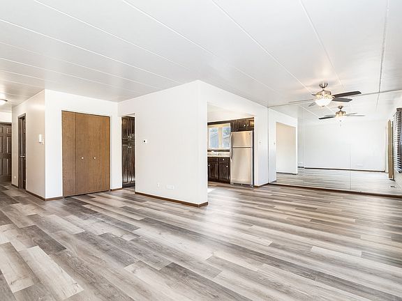 3rd image of 4321 Lindenwood Dr APT 1W