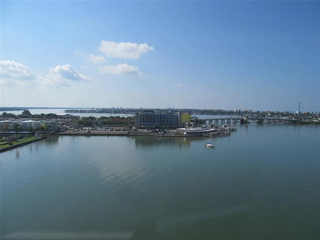 2 bed, 2.0 bath, 1050 sqft, $3,500 — Photo 2