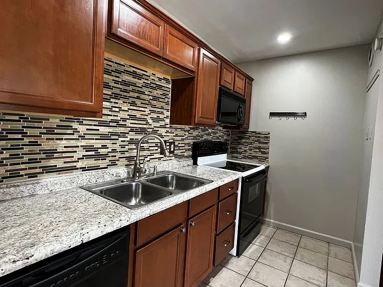 1008 S College Rd #203 — Photo 7
