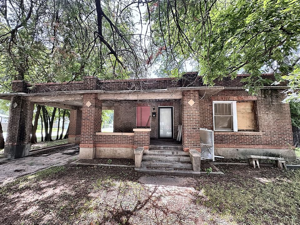 1st image of 101 N Chestnut St