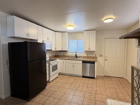 4th image of 2725 N Dodge Blvd #2725