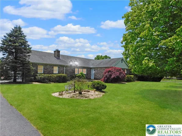 34 Oxford St, Tamaqua, PA 18252