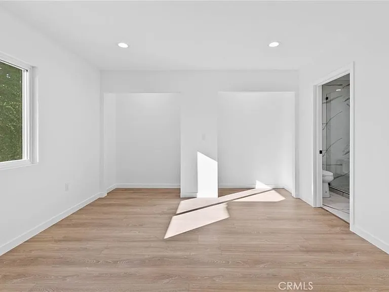 6842 Cedros Ave — Photo 13