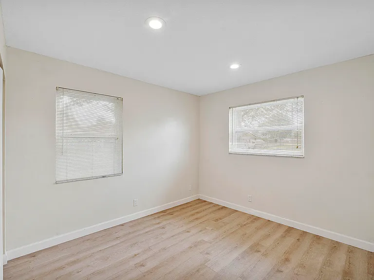 8095 Saint John Ave W — Photo 11