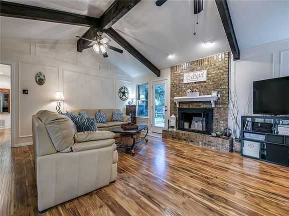4th image of 1008 Broken Crest Dr