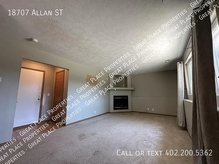 18707 Allan St — Photo 17