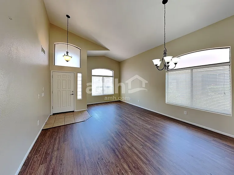 8409 S 50th Ln — Photo 8