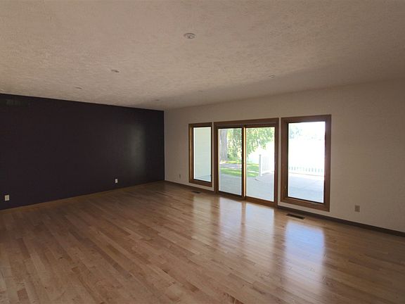 2nd image of 443 S Maloney Dr