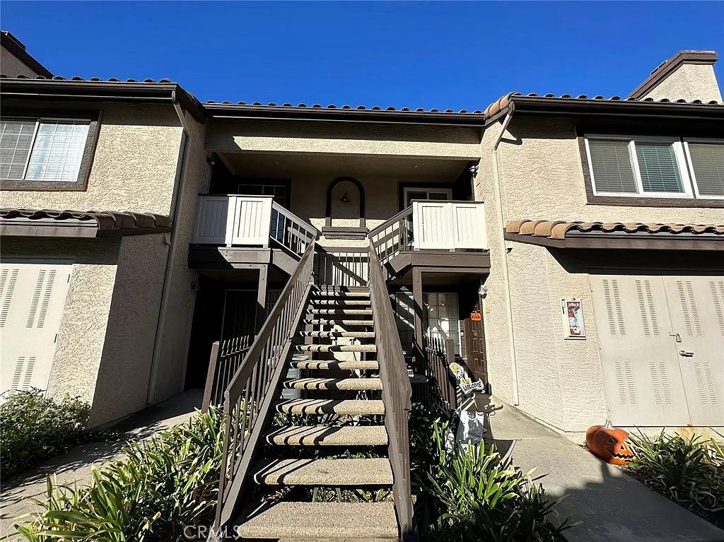 2 bed, 969 sqft, $2,500 — Photo 1