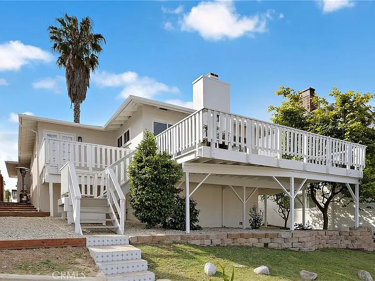 226 La Jolla Dr — Photo 2