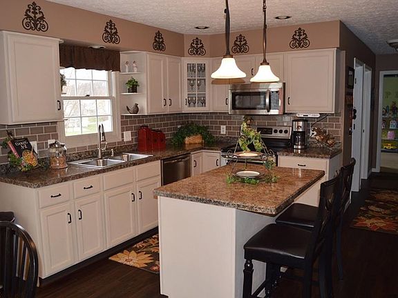 4th image of 633 Seeley Dr