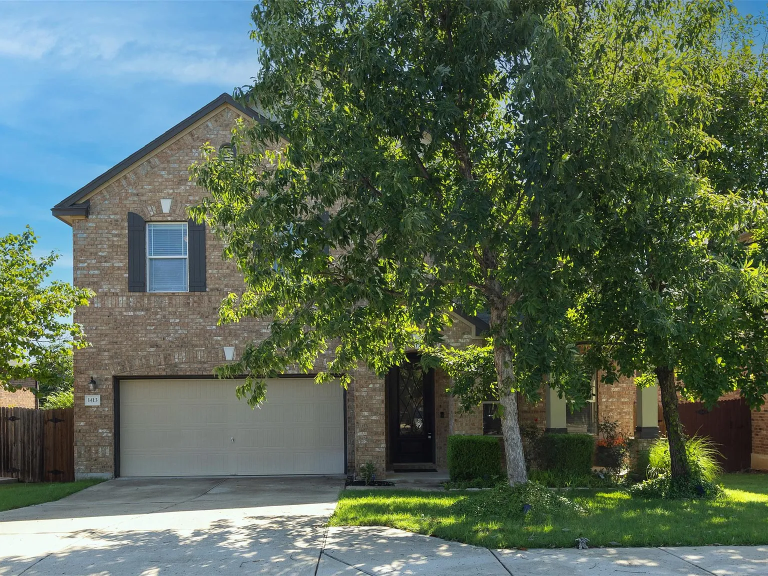4 bed, 2.5 bath, 3388 sqft, $2,700 — Photo 2