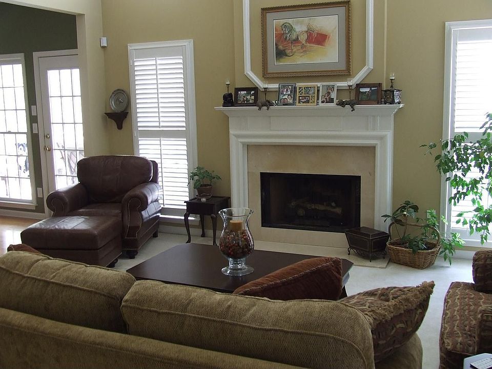 2nd image of 318 Ivy Glen Cir