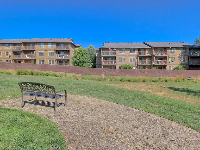The Reserve at Hawk's Ridge — Photo 16