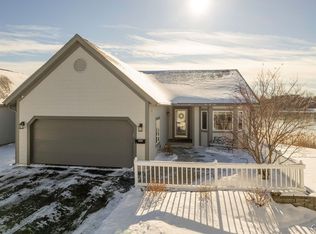 204 Summerhaven Dr S, East Syracuse, NY 13057