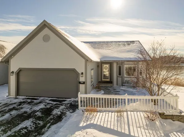 204 Summerhaven Dr S, East Syracuse, NY 13057