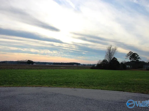 10 Magnolia Trl, Centre, AL 35960