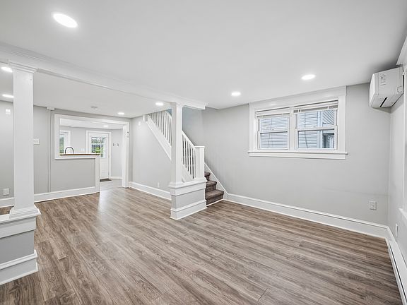 3rd image of 454 New Elm St