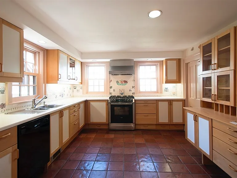 153 Watson Rd — Photo 6