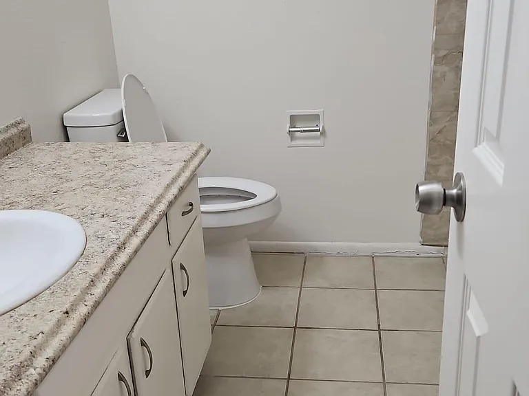 521 Palomas Dr SE #A — Photo 6