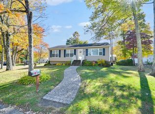10 Pontiac Ct, West Milford, NJ 07480