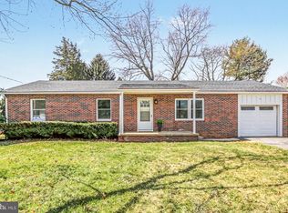 12 Locust St, Stewartstown, PA 17363