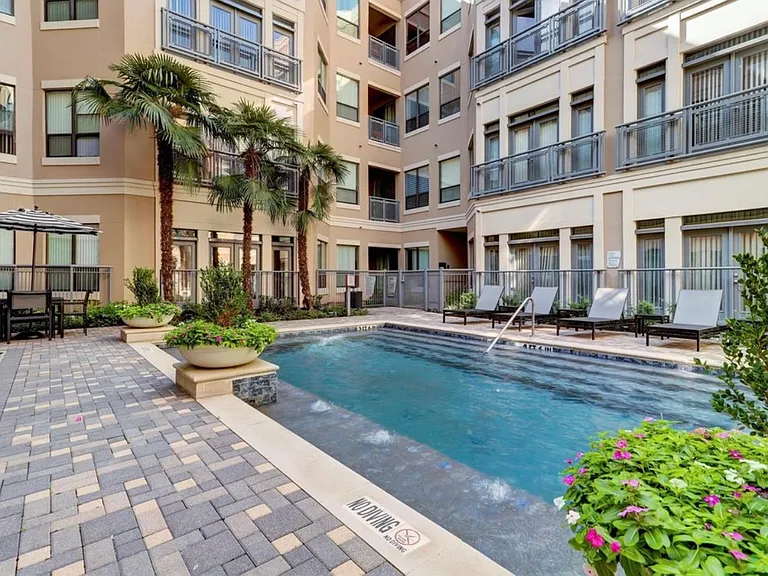 1901 Post Oak Blvd #2402 — Photo 27