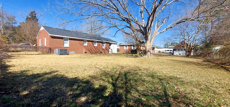 1105 Cedar Ln — Photo 4